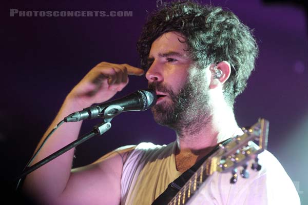 FOALS - 2015-09-04 - PARIS - Cabaret Sauvage - Yannis Philippakis